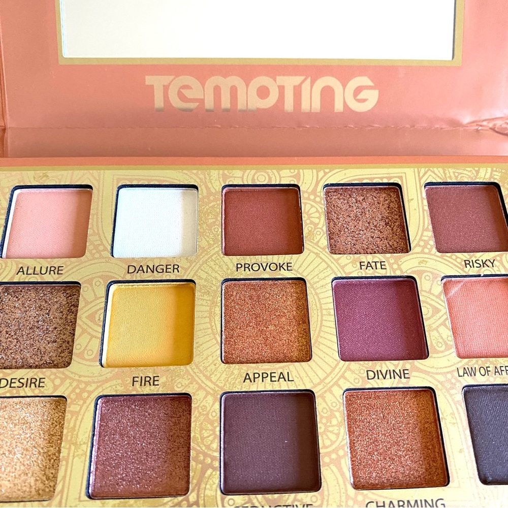 3/$15 5/$20 Tempting Trend Beauty 15 color eyeshadow Palette new in package - Picture 5 of 7